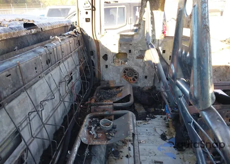 2000 Ford F-250 from USA, damaged, VIN 1FTNX21F0YEC84843